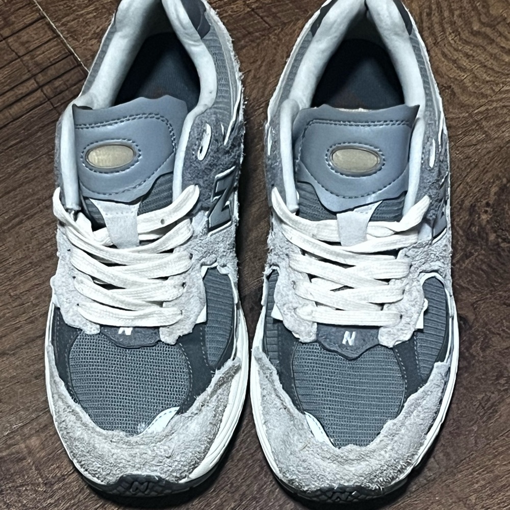 Size 10 New balance 2002R